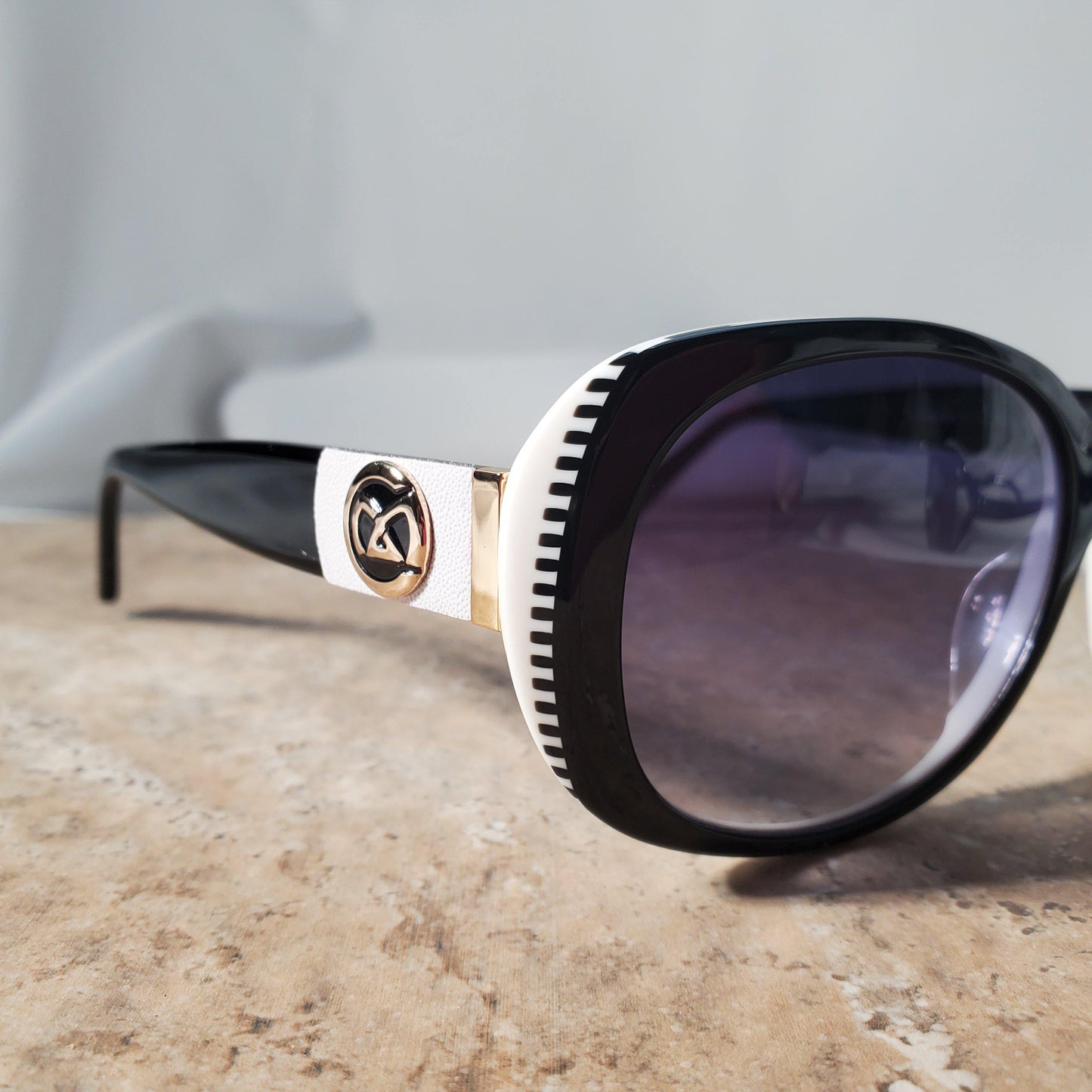 Black & White Oval Butterfly Sunglasses - Taffycat's